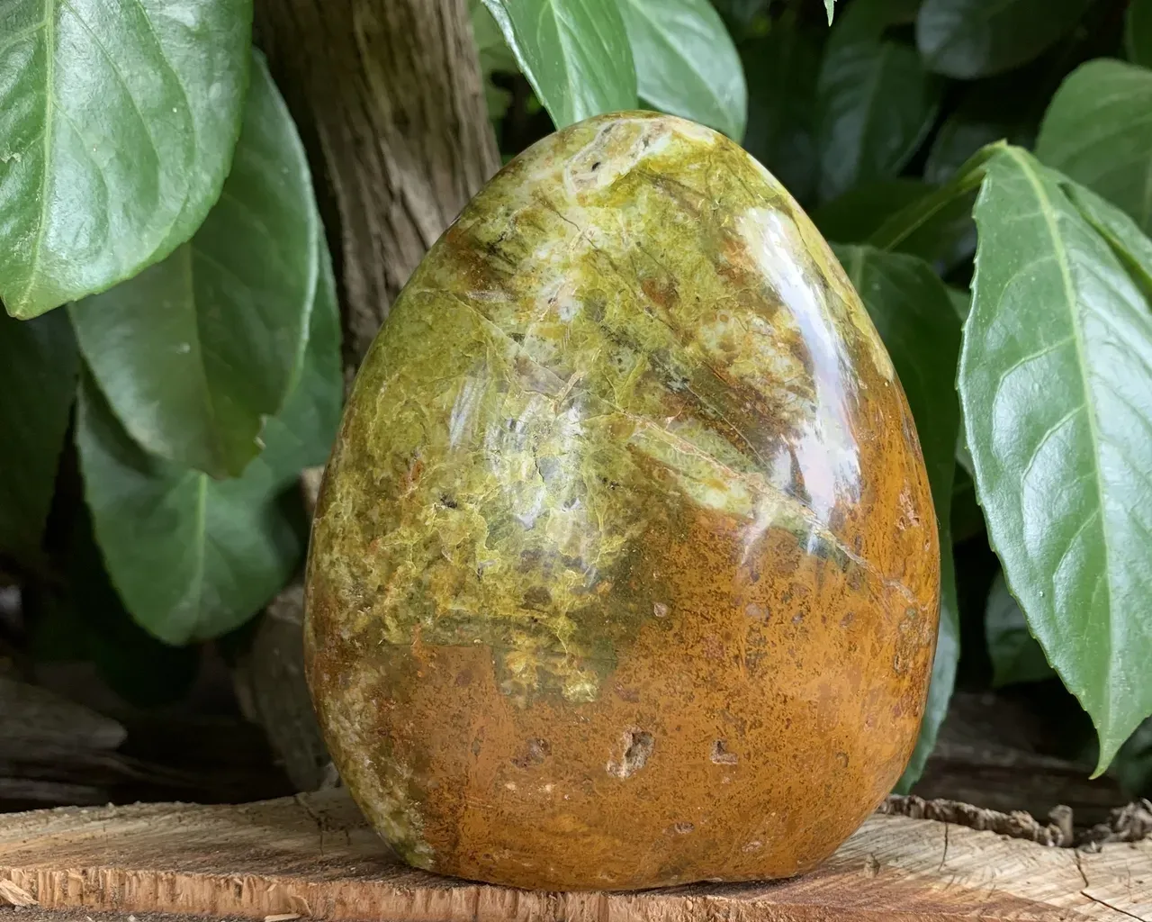 Opale verte A+ naturelle Madagascar — forme libre (940 g) — Ornement des espaces