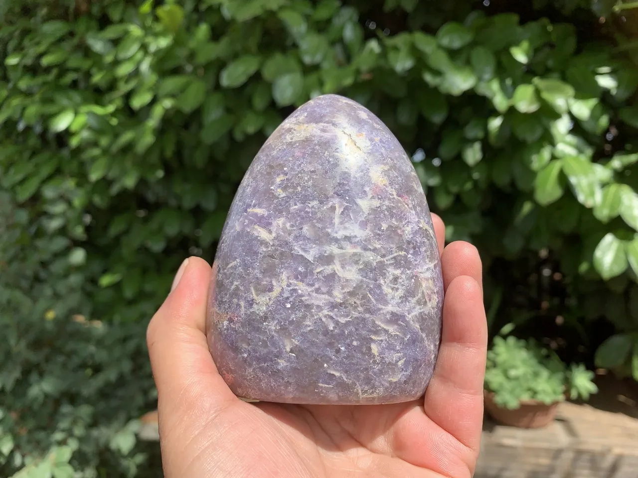 Lépidolite AA naturelle Madagascar — forme libre (600 g) — Minéral ornement des espaces