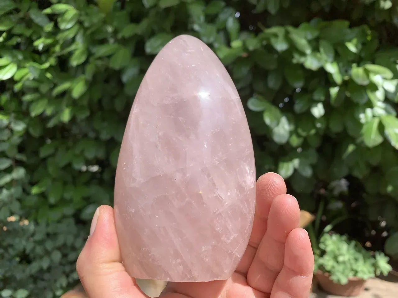 Quartz rose AA naturel de Madagascar — forme libre (857 g) pour ornement des espaces Quartz rose AA naturel de Madagascar — forme libre (857 g) pour ornement des espaces