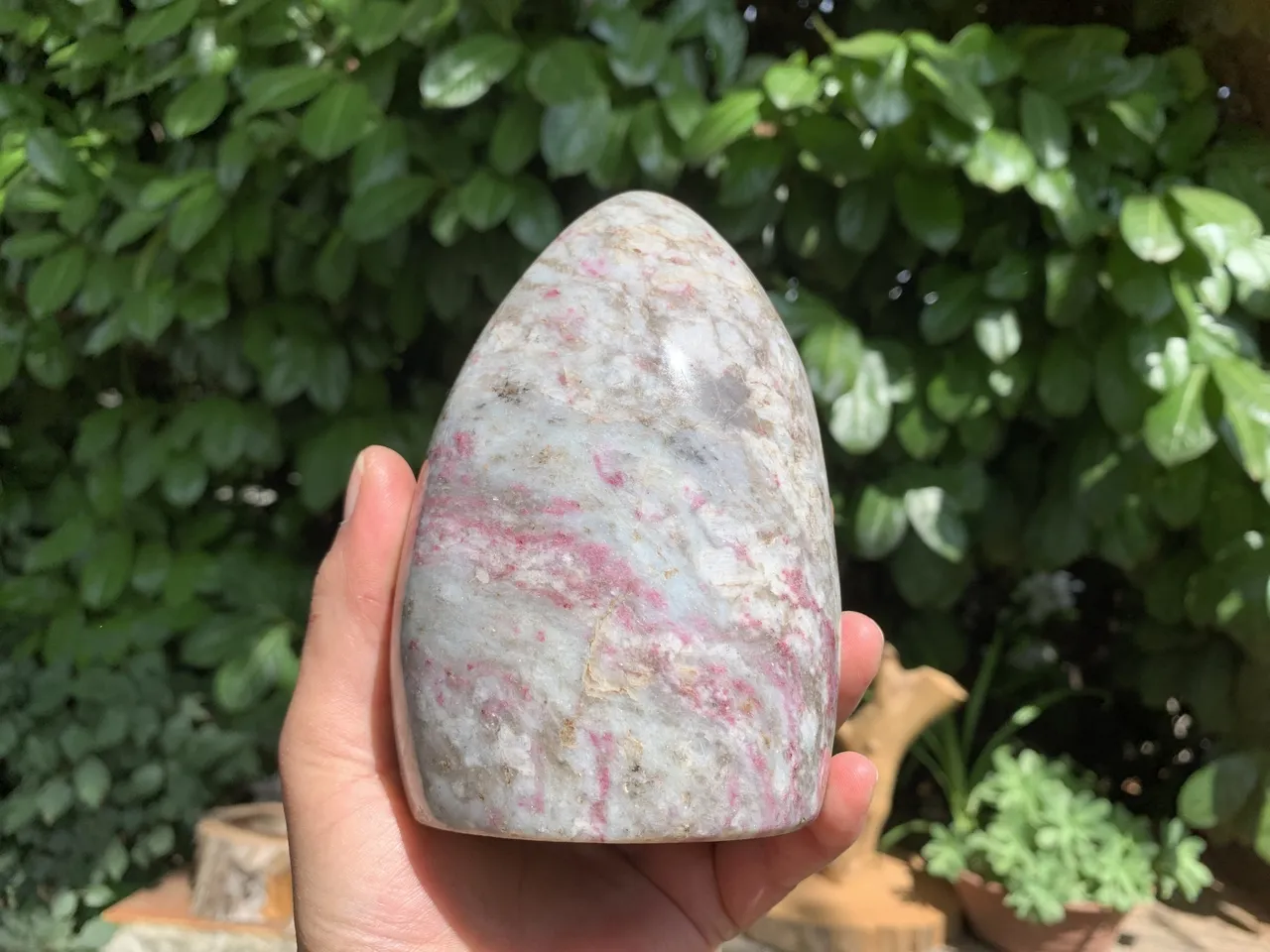 Tourmaline rose (Rubellite) sur Quartz AA naturel — Madagascar — Forme libre ornementale