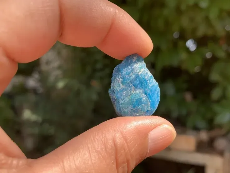 Apatite Bleue cristallisée AAA (8 g) - Madagascar - Pierre Brute Naturelle  Qualité Exceptionnelle