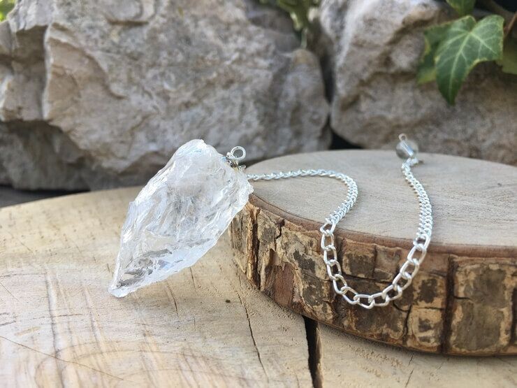 Pendule Cristal de roche brut AAA - Radiesthésie, Divination, Purification et Rechargement des pierres -