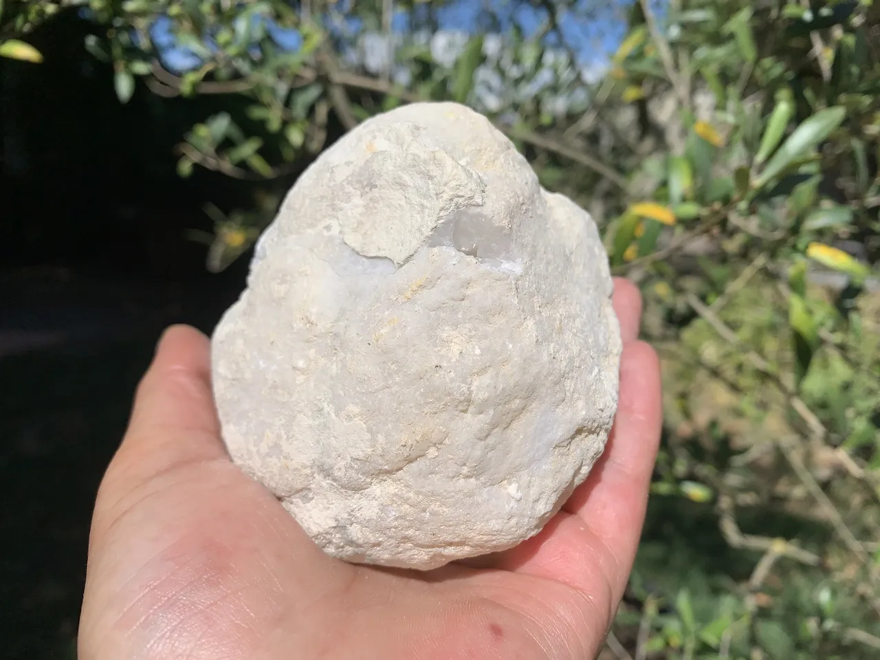 Géode Quartz naturel du Maroc AA – Cavité cristalline complète et ouverte