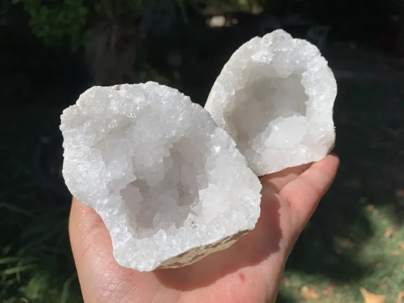 Géode Quartz naturel du Maroc AA – Cavité cristalline complète et ouverte