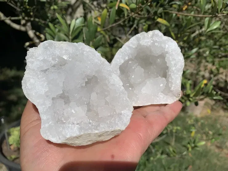 Géode Quartz naturel du Maroc AA – Cavité cristalline complète et ouverte