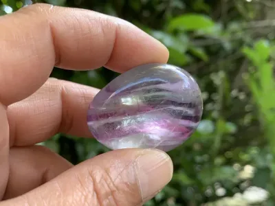 Pierre polie Fluorine (Fluorite) Violette AA+ Chine (50 g) - Pierre Naturelle Qualité Exceptionnelle Pierre polie Fluorine (Fluorite) Violette AA+ Chine (50 g) - Pierre Naturelle Qualité Exceptionnelle