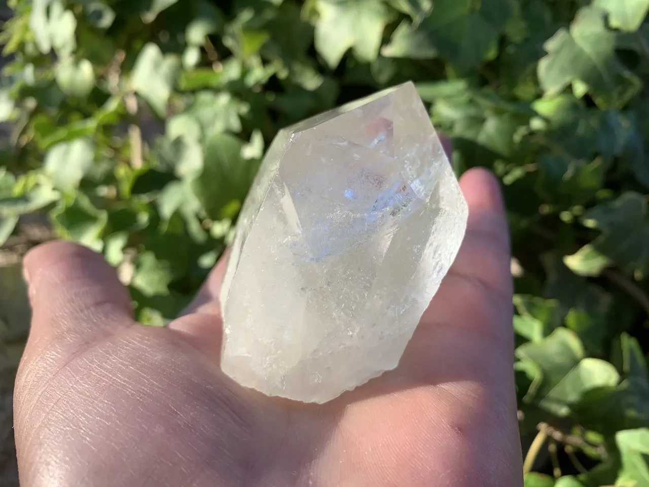 Quartz naturel à inclusions sulfurées – pièce odorante – Brésil
