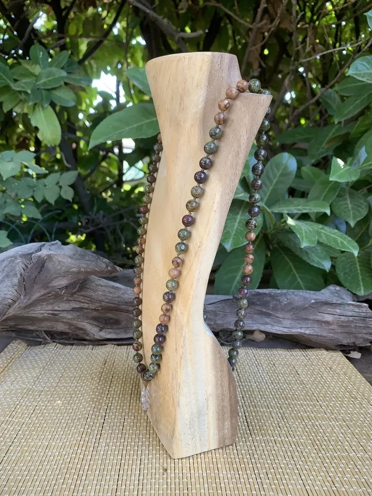Mala 108 perles Naturelles Jaspe Sang de Dragon A, Grenat Vert A et Bois Santal - Collier Spirituel Fait main en Pièce Unique
