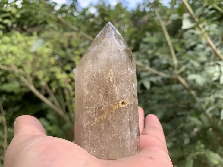 Quartz fumé AA naturel — Pointe dextrogyre pour praticiens énergétiques