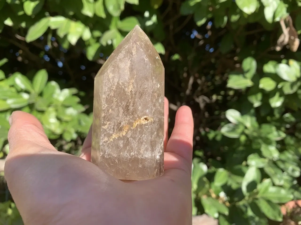 Quartz fumé AA naturel — Pointe dextrogyre pour praticiens énergétiques Quartz fumé AA naturel — Pointe dextrogyre pour praticiens énergétiques