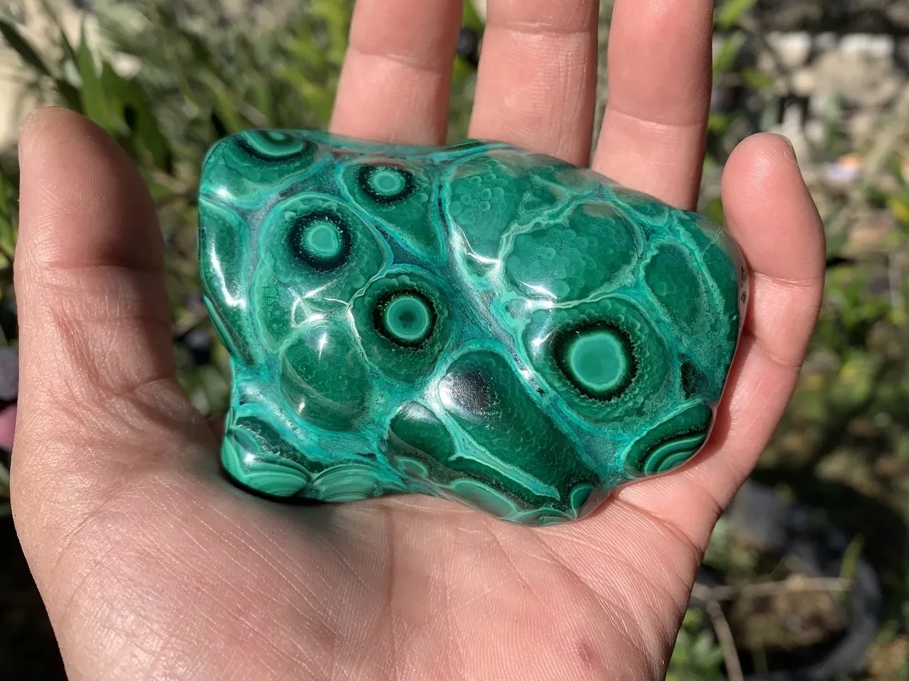 Malachite stalagmite Extra naturelle — Support minéral poli | Pour praticiens énergétiques