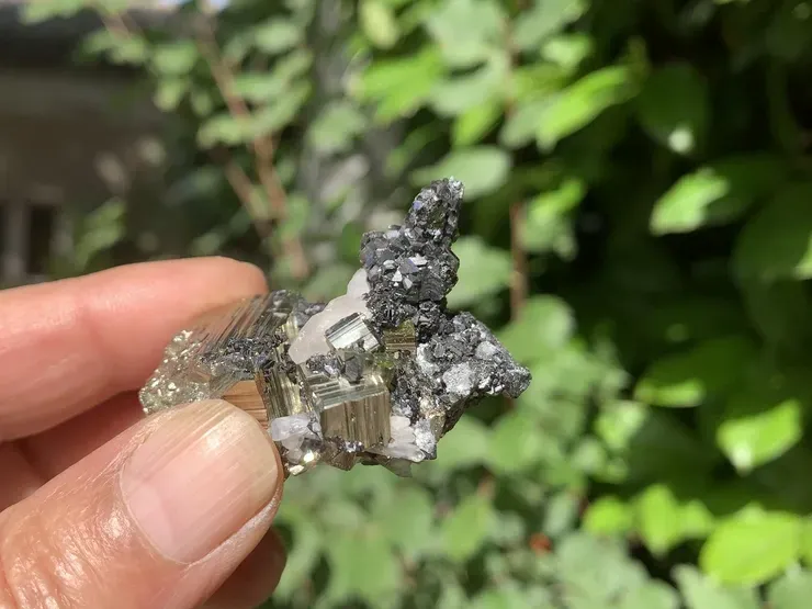 Pyrite, Sphalérite & Quartz — Spécimen d’exception du Brésil