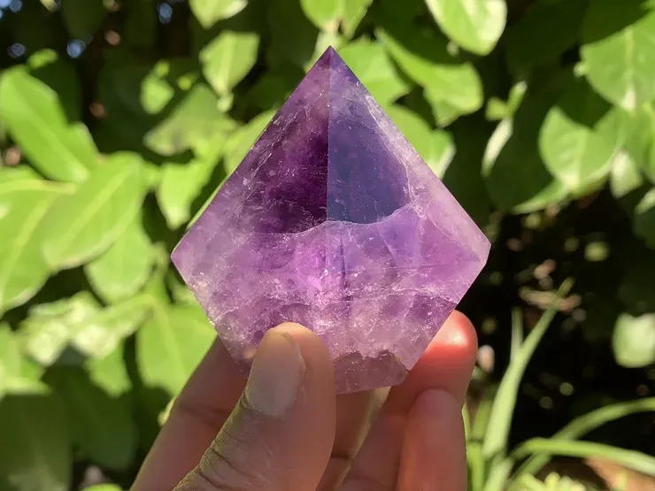 Pointe Améthyste fenêtre AA naturelle | Cristal pour praticien et collectionneur