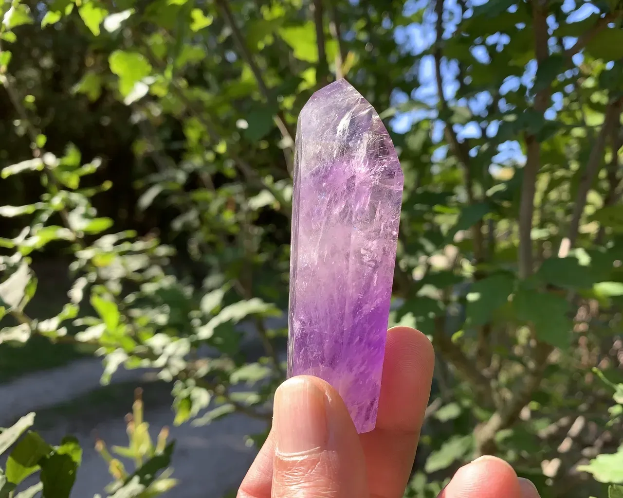 Pointe prismatique d’améthyste A naturelle du Brésil