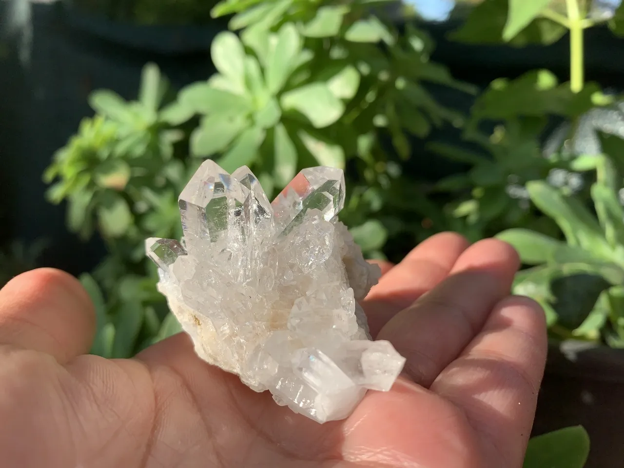 Quartz naturel AAA du Brésil – Amas cristallin compact et lumineux