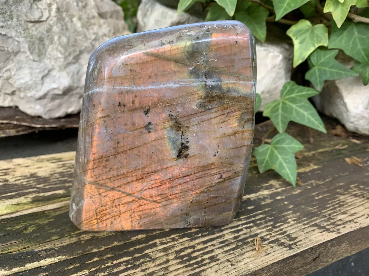 Labradorite orange et dorée naturelle – Madagascar | Minéral pour cabinets praticiens énergétiques
