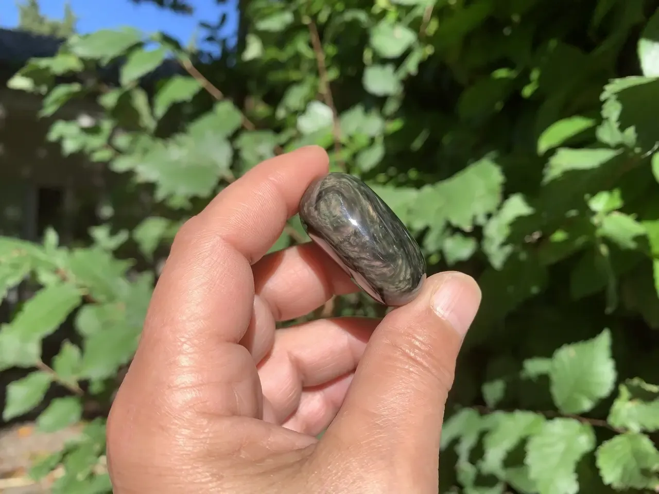 Pierre roulée Obsidienne Manta Huichol naturelle AAA - Mexique
