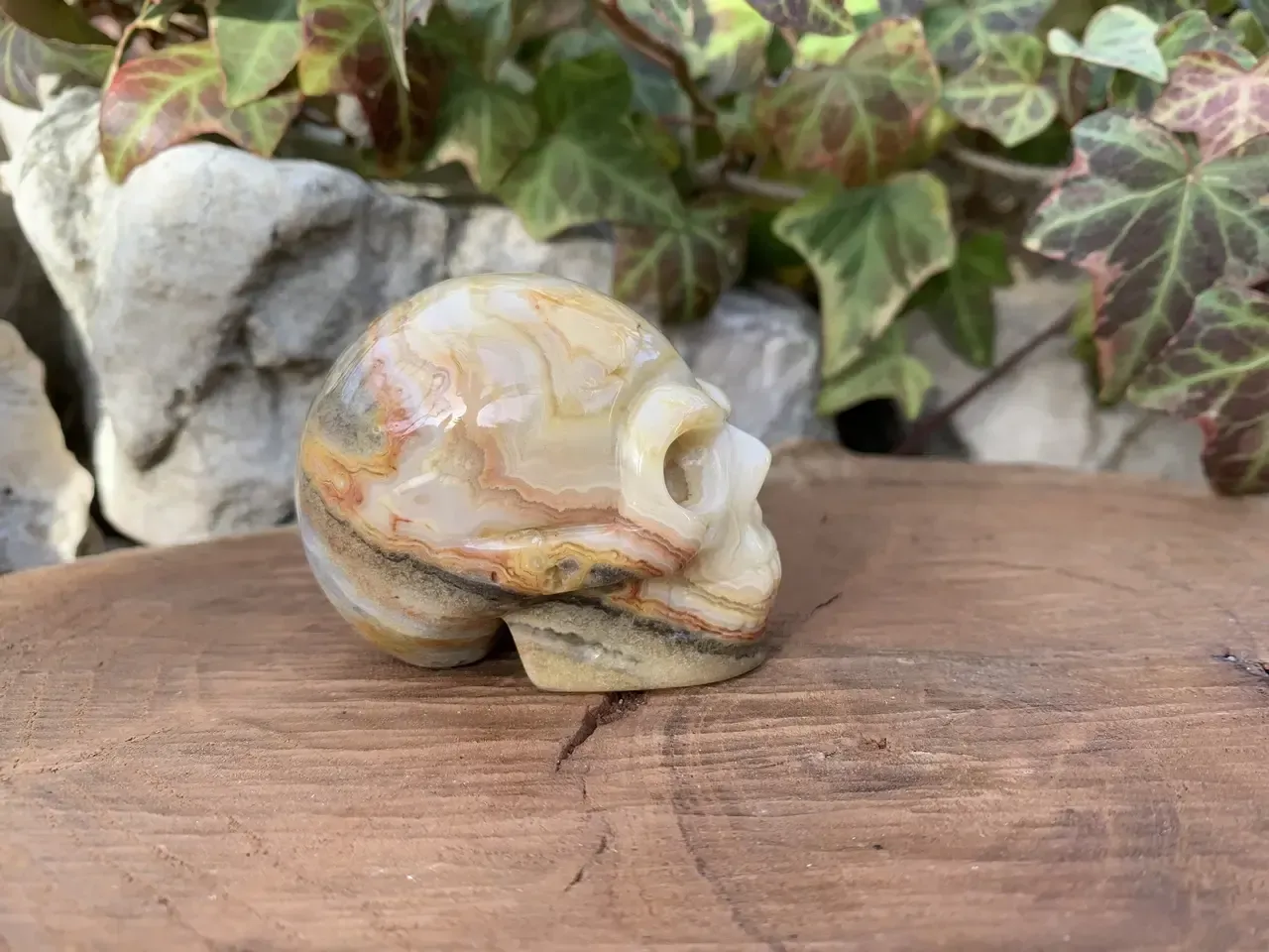 Crâne en agate rubanée naturelle — Minéral sculpté