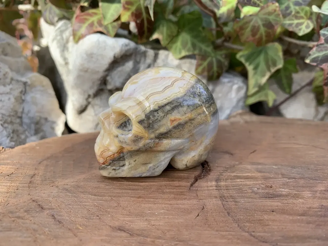 Crâne en agate rubanée naturelle — Minéral sculpté