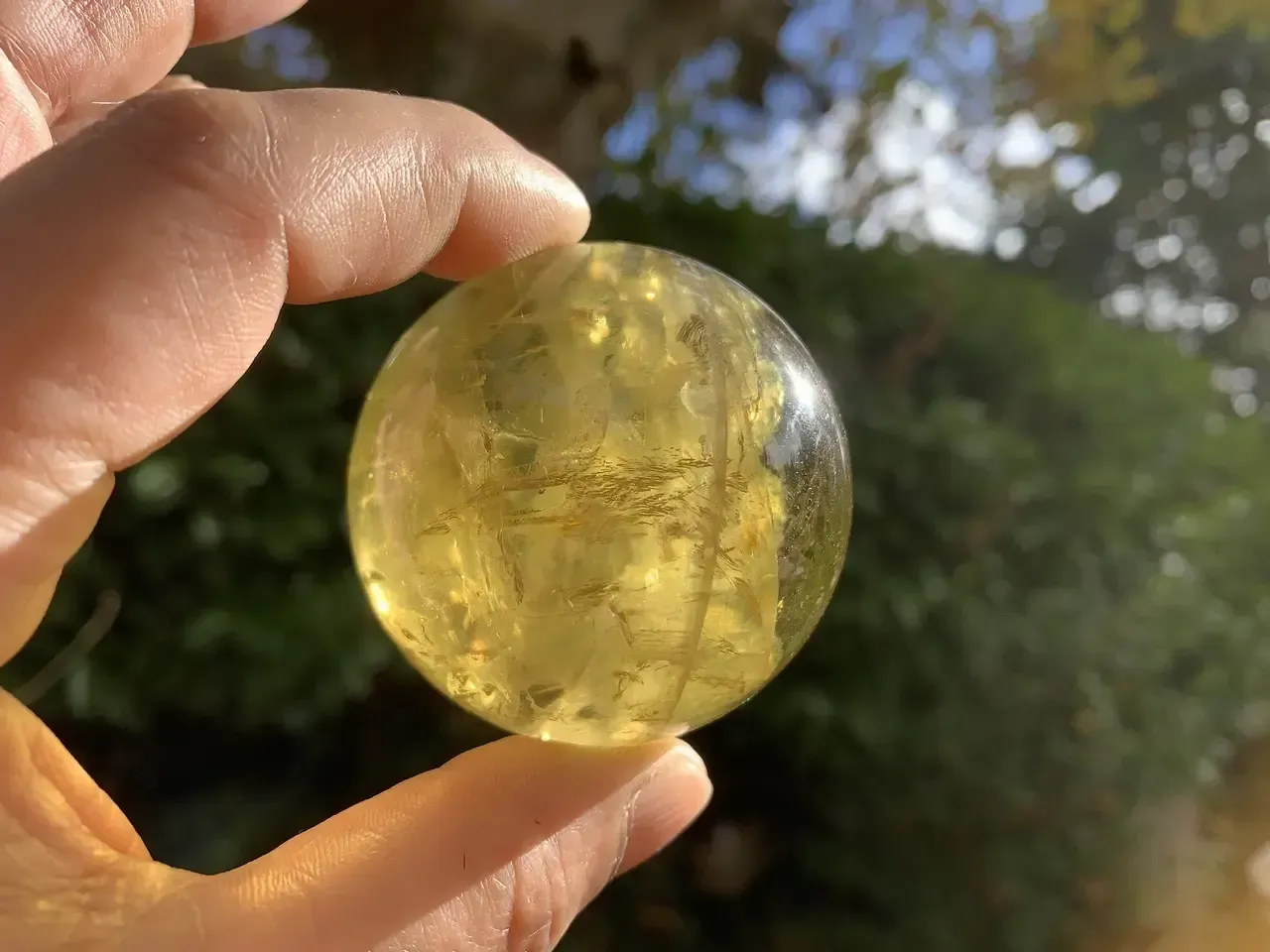 Sphère en quartz naturel à inclusions ferrugineuses — Congo Sphère quartz naturel doré à inclusions de fer