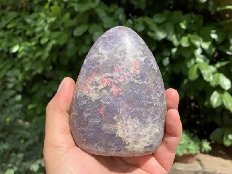 Lépidolite naturelle — forme libre — Madagascar