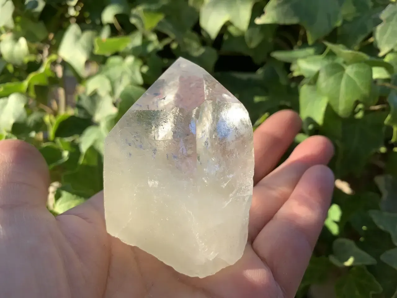 Quartz naturel à inclusions sulfureuses — pointe brute odorante — Brésil