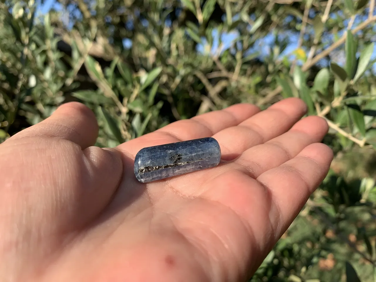 Pierre roulée Cyanite bleue naturelle (Kyanite) — Inde