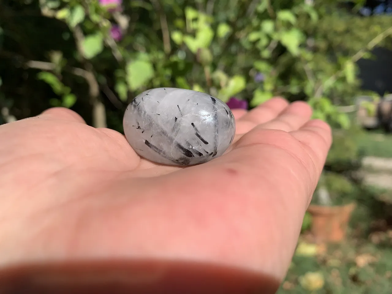 Quartz naturel à inclusions de tourmaline noire — Brésil