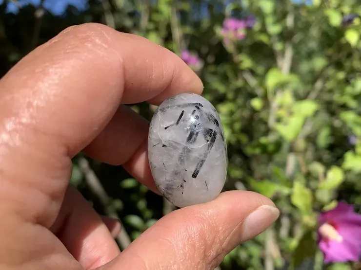 Quartz naturel à inclusions de tourmaline noire — Brésil