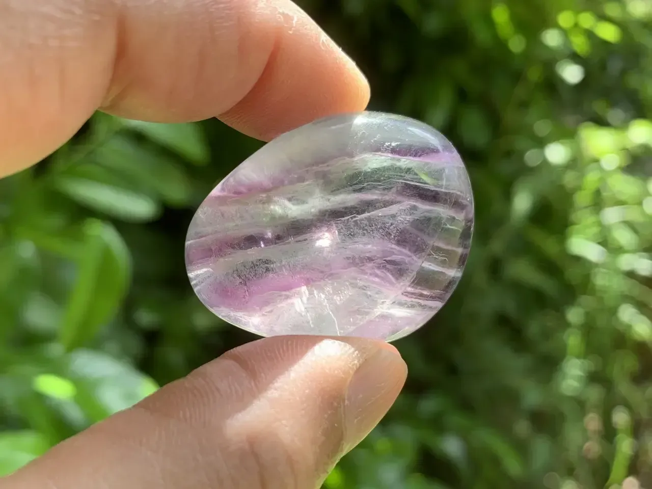 Fluorine naturelle bleue à strates violettes — Chine