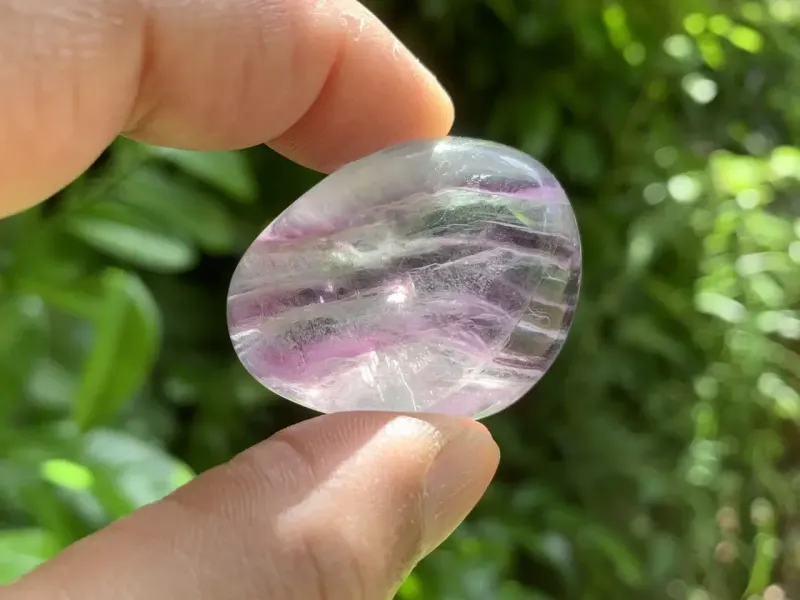 Fluorine naturelle bleue à strates violettes — Chine
