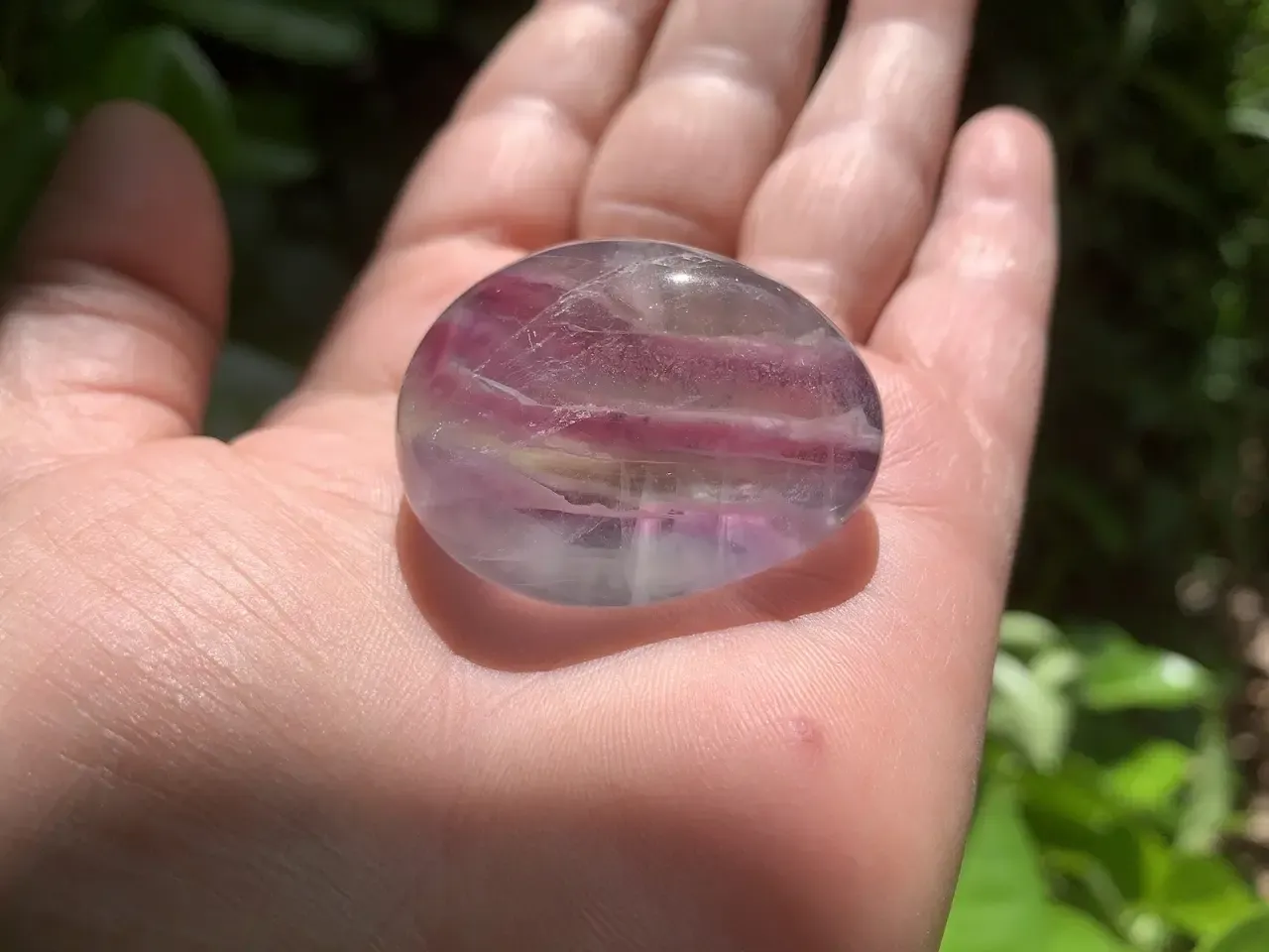 Fluorine naturelle bleue à strates violettes — Chine