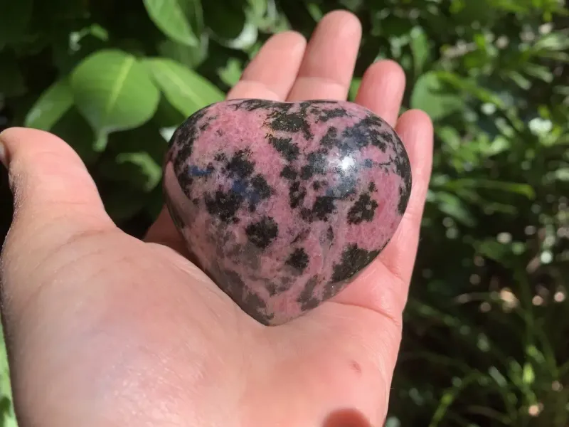 Cœur Rhodonite naturelle – pièce unique