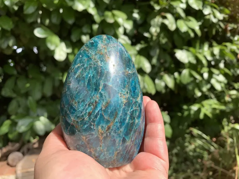 Apatite bleue naturelle de Madagascar — forme libre