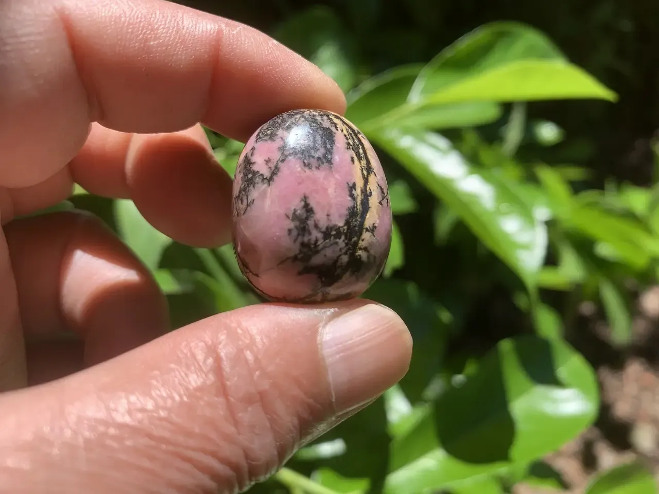 Pierre roulée Rhodonite naturelle  — Madagascar