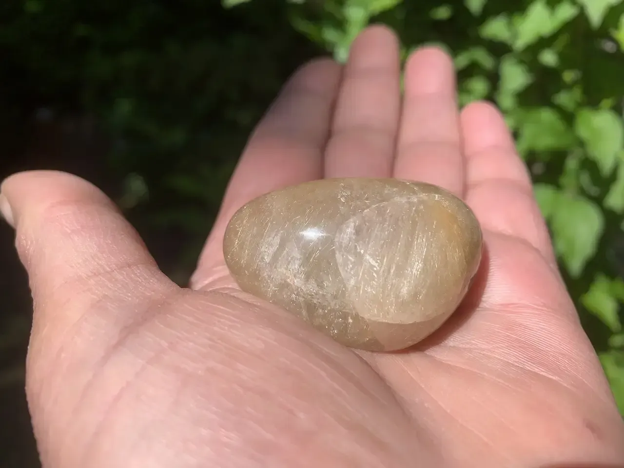 Galet quartz rutilé doré naturel — Brésil