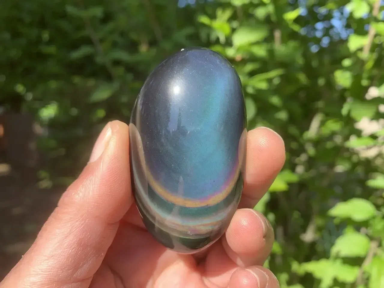 Galet Obsidienne œil céleste aux reflets bleus — pièce unique