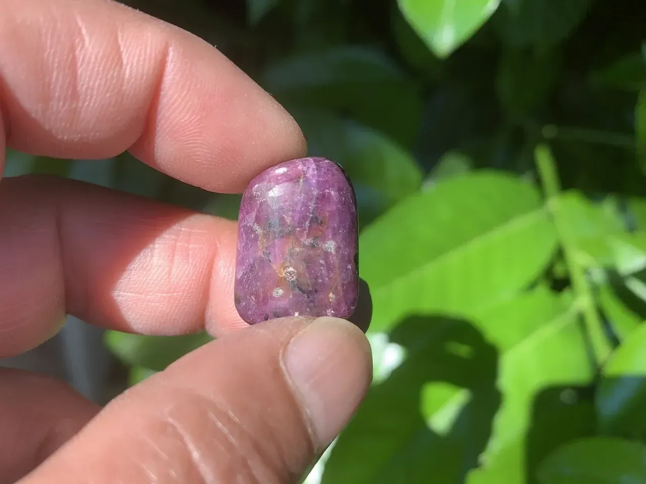 Pierre roulée Rubis naturel — Inde Pierre roulée Rubis naturel — Inde