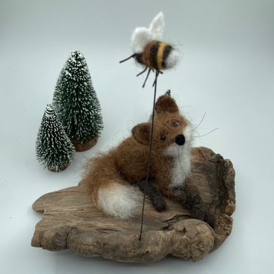 Fuchs mit Hummel