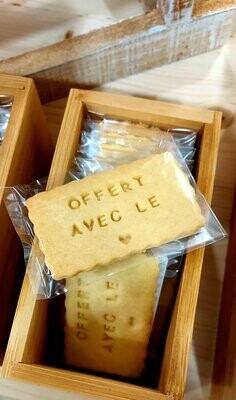 Biscuit message 'Offert avec le coeur' Biscuit message 'Offert avec le coeur'