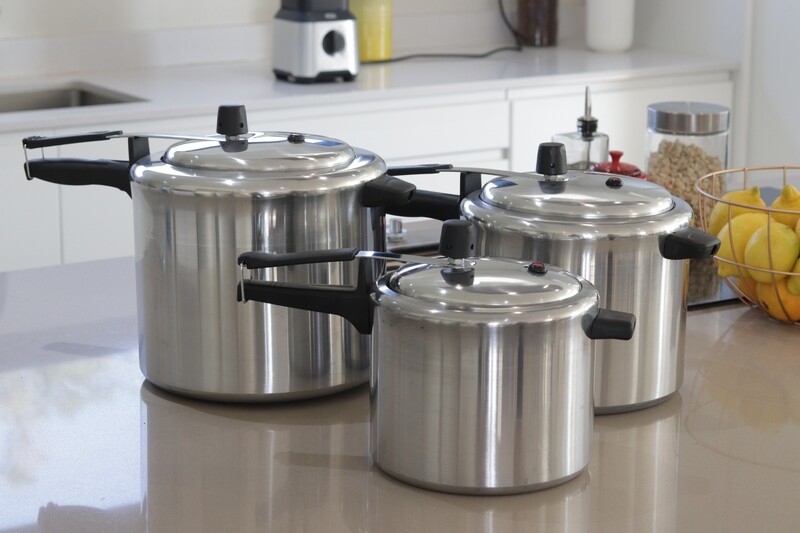 Polished Aluminium Pressure Cooker Full Set