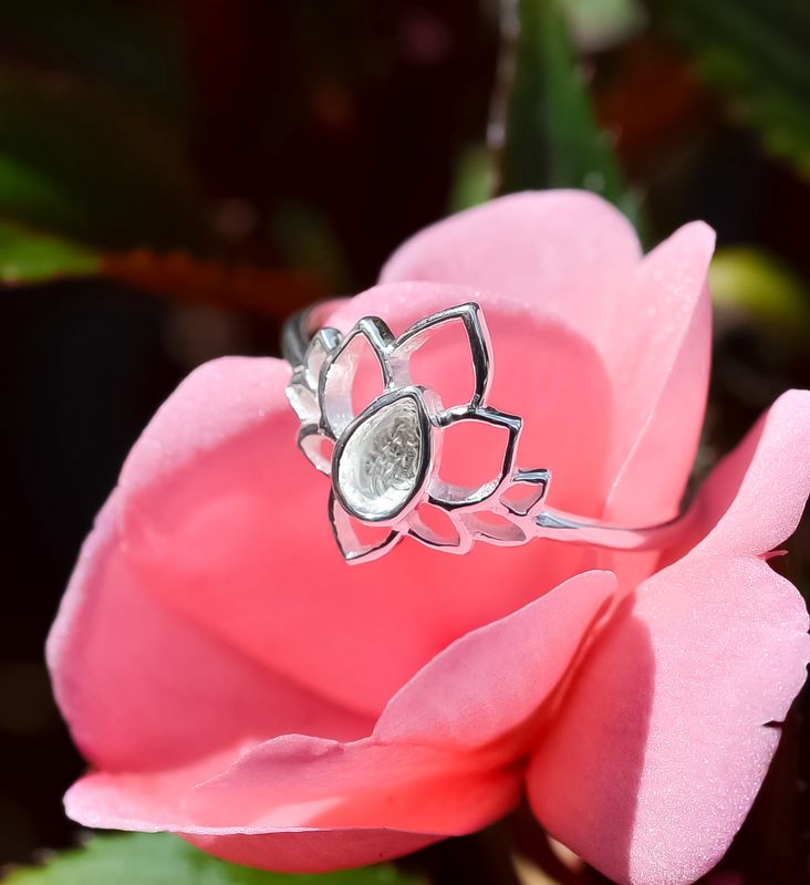 Ring Lotus