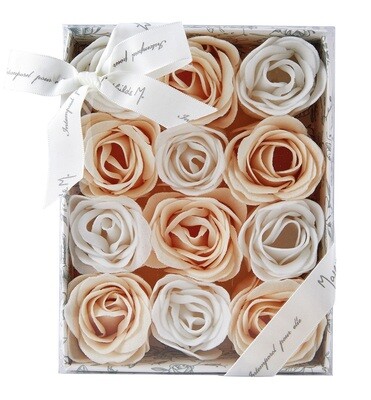 Coffret de 12 Roses en feuilles de savon (parfum rose)