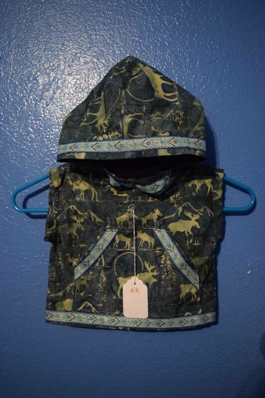 Children&#39;s sleeveless moose Kuspuk