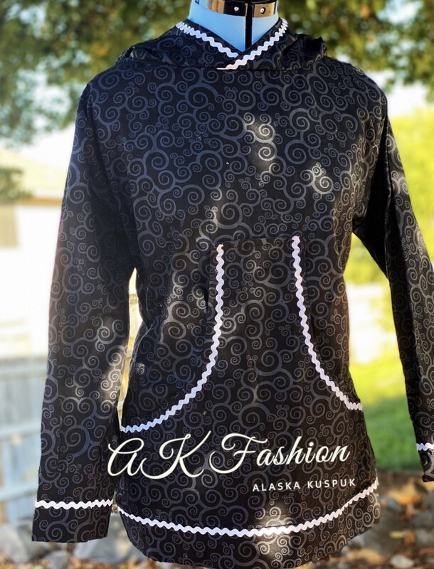 Black foil swirls women kuspuk