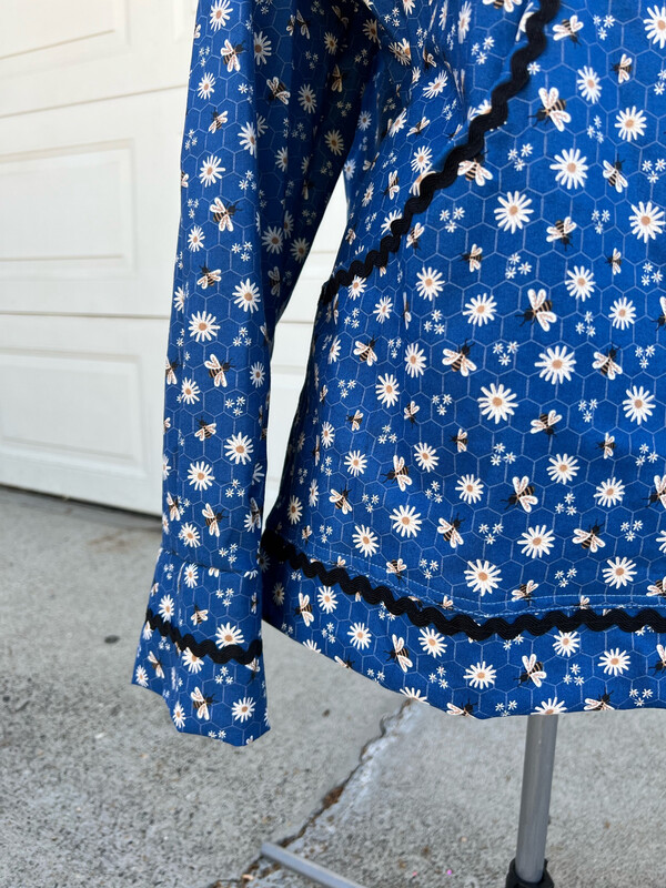 Daisies &amp; Bees Dark Blue Kuspuk women kuspuk adult kuspuk