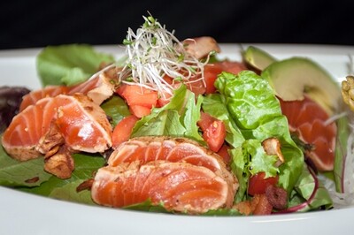 Salmon Tataki Salad