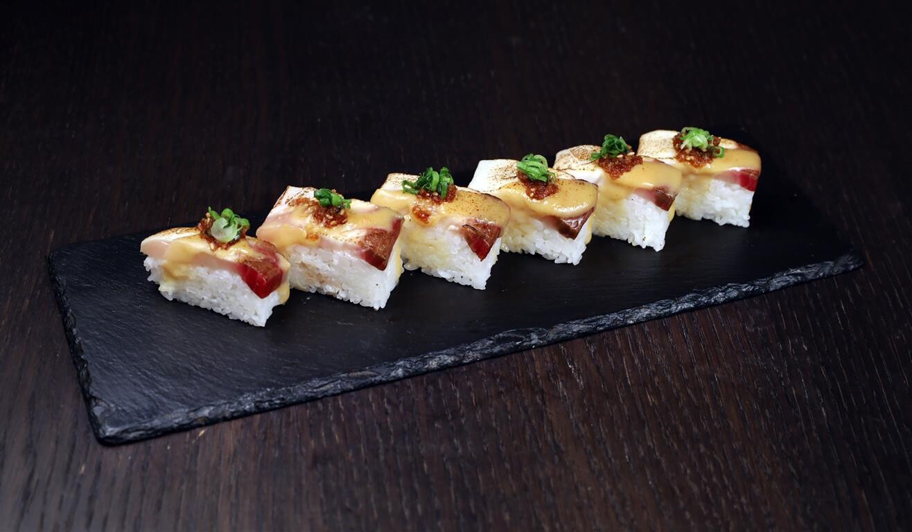 Hamachi Oshi