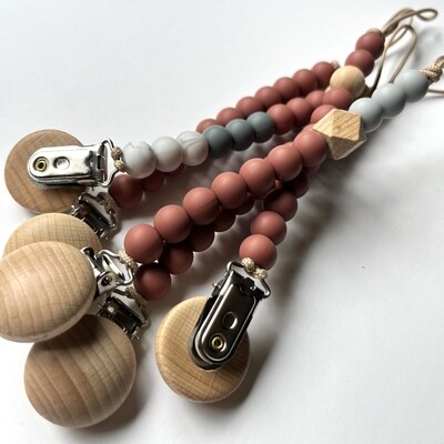 Dusty rose - pacifier clip 12mm beads