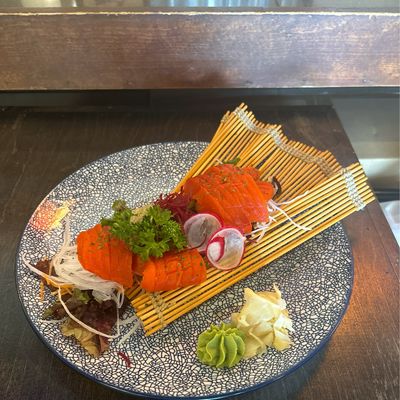 Wild Salmon Sashimi (8 pcs)